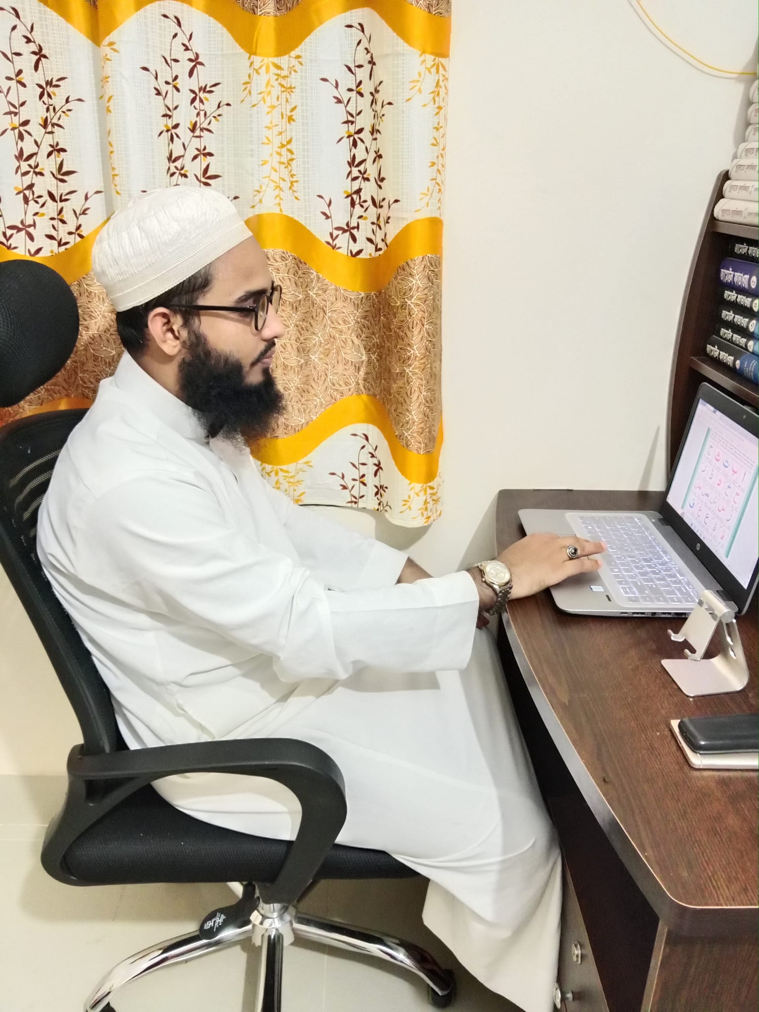 বিশুদ্ধ ভাবে কুরআন শিখাতে, আরবী ভাষা শিখাতে চাই! (অনলাইন ভিত্তিক শিক্ষাদান)